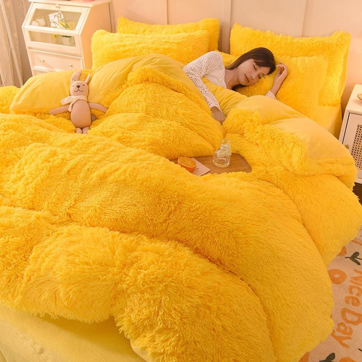4 Piece Plush Duvet Cover Set (1 Fluffy Faux Duvet Cover+ 1 Heart Pillow + 2 Furry Pillow Shams), Soft & Warm Bedding Set (Pink, Queen (U.S.Standard)